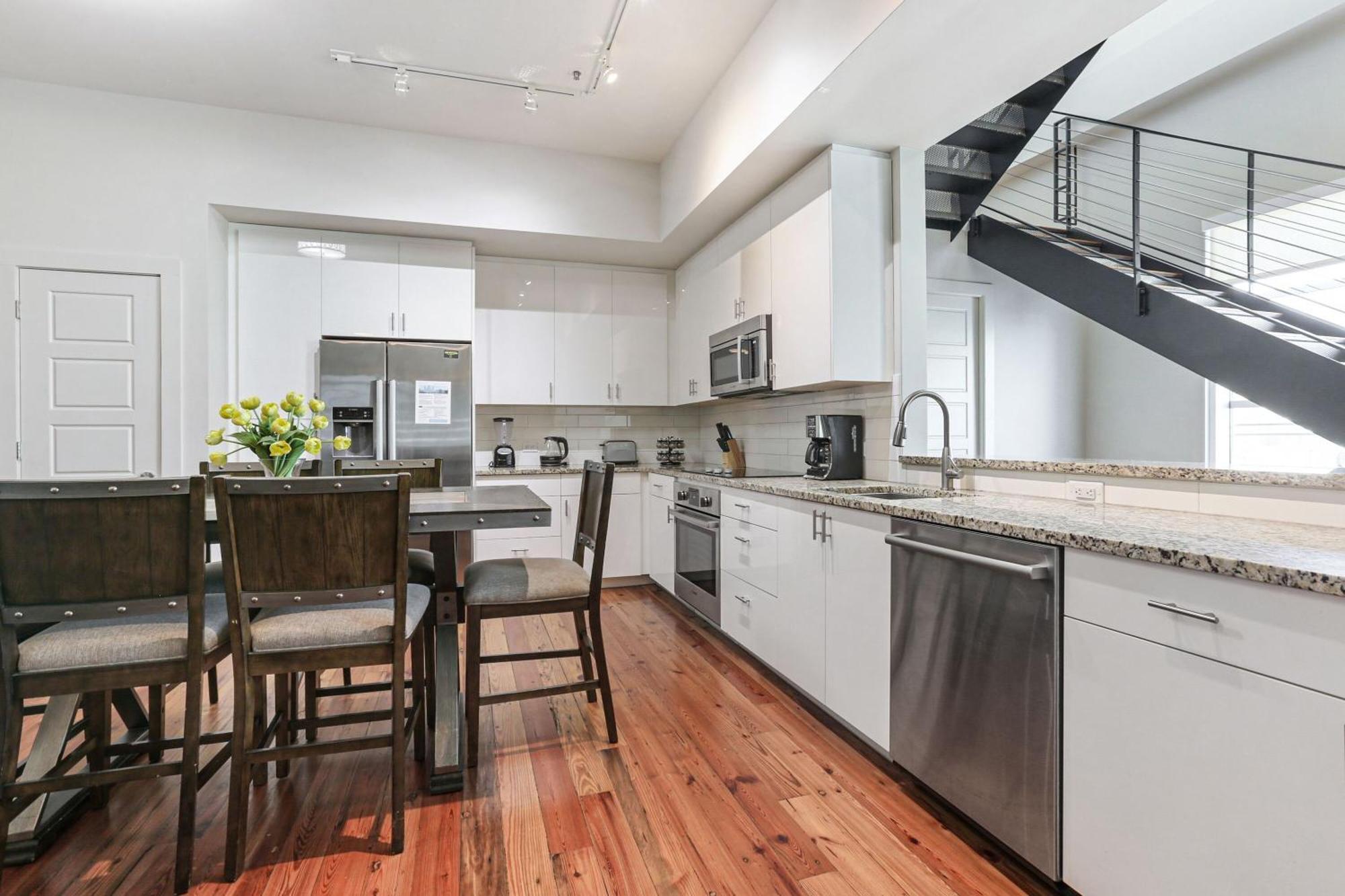 Upscale Condos And Penthouses Close To Canal And Bourbon St New Orleans  Kültér fotó