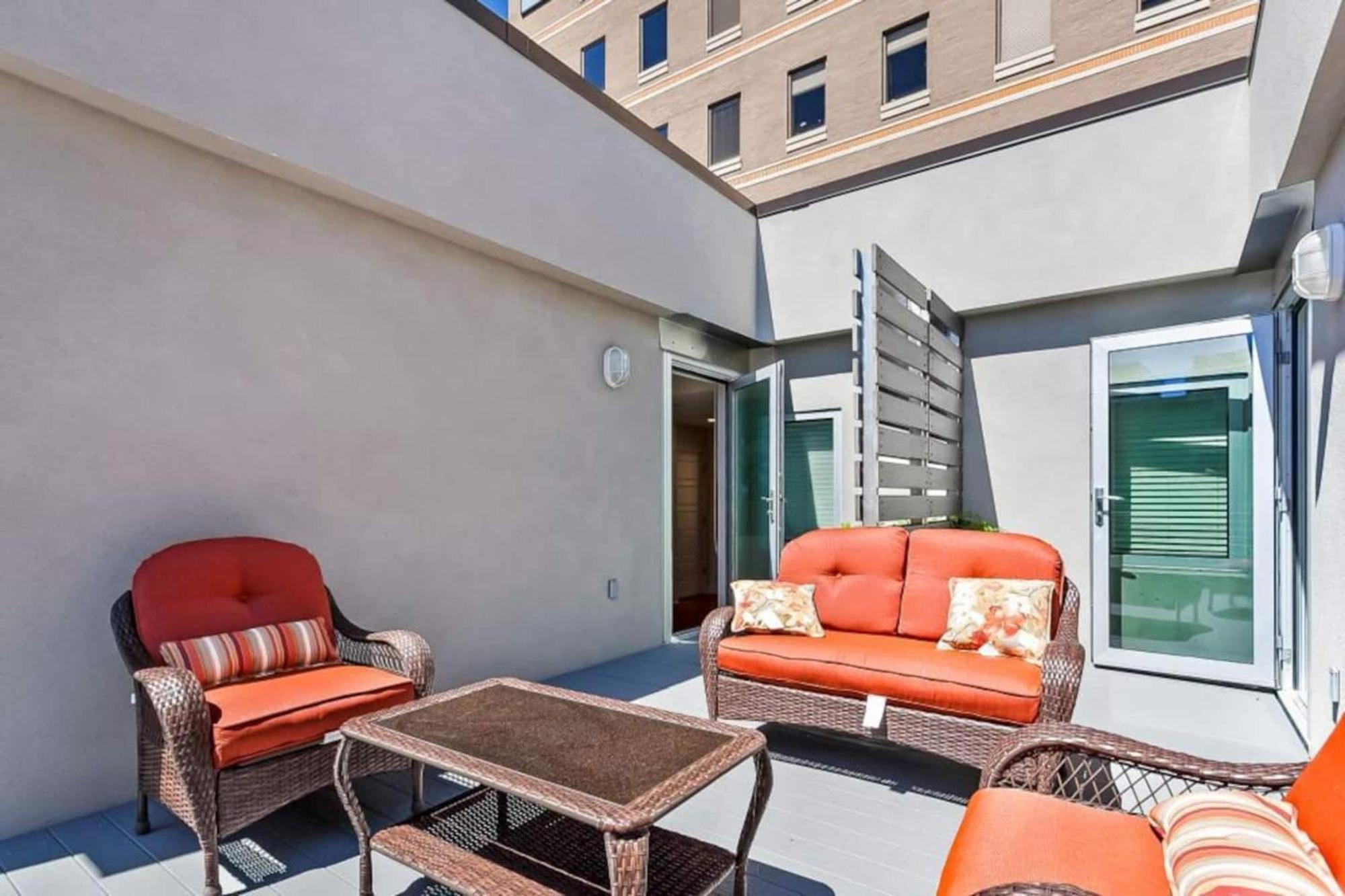 Upscale Condos And Penthouses Close To Canal And Bourbon St New Orleans  Kültér fotó