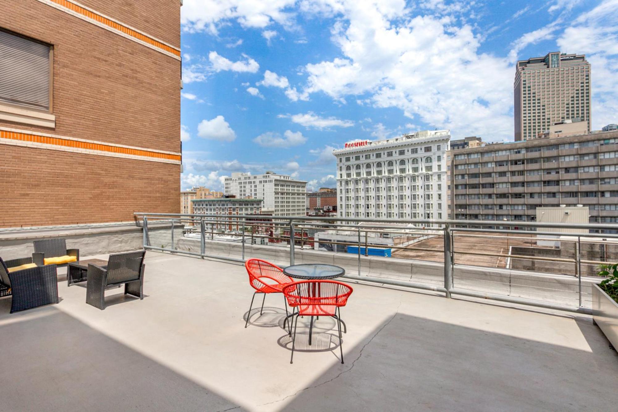 Upscale Condos And Penthouses Close To Canal And Bourbon St New Orleans  Kültér fotó